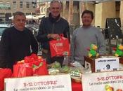 PAVIA. Mele AISM piazza anche domenica. presidente Pavia Marco Sacchi presente Salice.