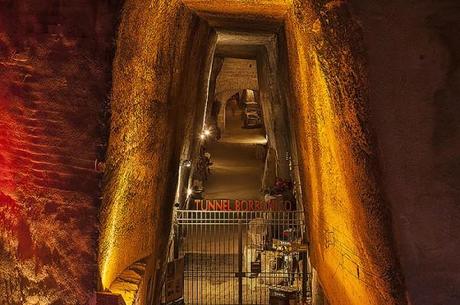 Italy, Naples: Tunnel Borbonico, down under the surface