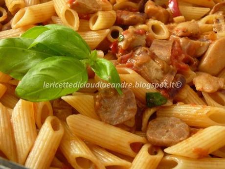 Mezze penne rigate con porcini e salsiccia