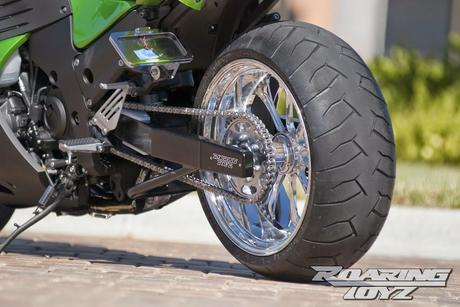 Kawasaki ZX-14 by Roaring Toyz