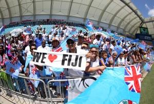 I tifosi fijiani festeggiano la vittoria (Credit foto: Martin Seras Lima/IRB)