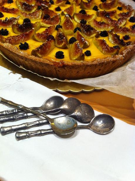 CROSTATA ALLA CREMA CON FROLLA AGLI AMARETTI, FICHI E MORE