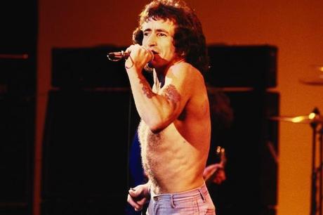 Il film su Bon Scott, finalmente, si farà.