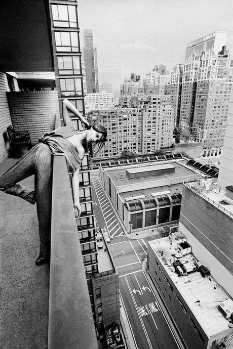 woman-at-the-balcony