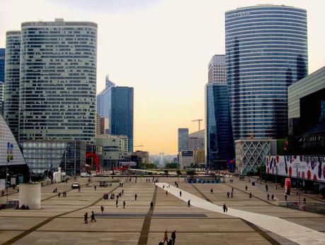 La Defense e le sue geometrie - foto di Elisa Chisana Hoshi