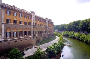 L'Ospedale Fatebenefratelli all'Isola Tiberina di Roma (fanpage.it)