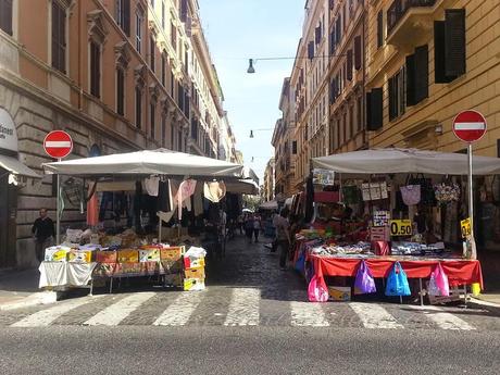 Manifestazione degli ambulanti? Il cancro maligno di Roma. Uccidono la città e hanno pure il coraggio di manifestare perché la città prova a reagire e a salvarsi