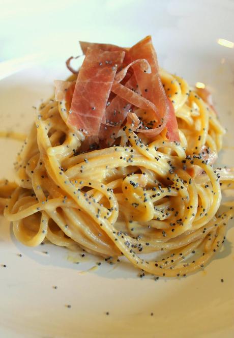 Spaghetti integrali alla crema di Zucca e Ricotta con Prosciutto Crudo e Semi di Papavero