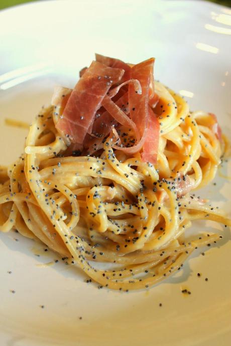 Spaghetti integrali alla crema di Zucca e Ricotta con Prosciutto Crudo e Semi di Papavero