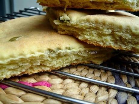 Focaccia norvegese con panna acida per il World Bread Day 2014