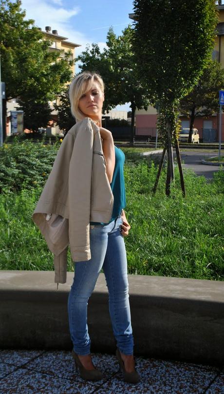 outfit jeans e giacca di pelle outfit jeans e tacchi outfut collana lyla loves outfit autunnali outfit ottobre 2014 outfit mariafelicia magno mariafelicia magno fashion blogger come abbinare la giacca di pelle abbinamenti giacca di pelle jeans e tacchi outfit jeans e tacchi jeans fornarina mariafelicia magno fashion blogger fashion blogger bionde fashion blogger milano capelli sciolti giacca di pelle beige scarpe decolletè united colors of benetton jeans e tacchi come abbinare jeans e tacchi top verde bottiglia 