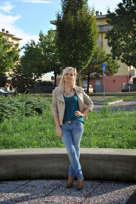 outfit jeans e giacca di pelle outfit jeans e tacchi outfut collana lyla loves outfit autunnali outfit ottobre 2014 outfit mariafelicia magno mariafelicia magno fashion blogger come abbinare la giacca di pelle abbinamenti giacca di pelle jeans e tacchi outfit jeans e tacchi jeans fornarina mariafelicia magno fashion blogger fashion blogger bionde fashion blogger milano capelli sciolti giacca di pelle beige scarpe decolletè united colors of benetton jeans e tacchi come abbinare jeans e tacchi top verde bottiglia 