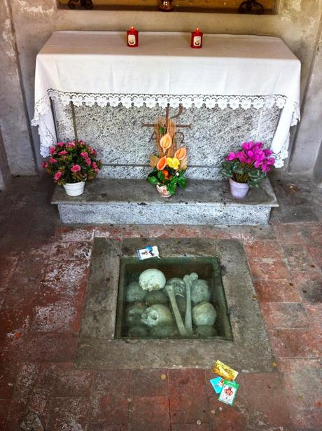 S. Francesco d' Assisi al Fopponino : da cimitero del 500 a meravigliosa chiesa dei nostri giorni.