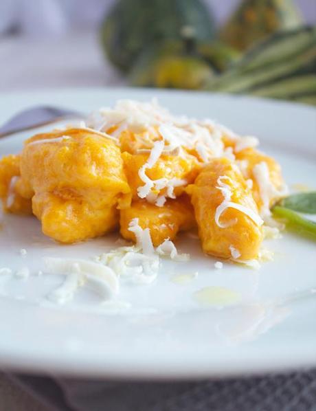 Gnocchi di zucca al burro, salvia e ricotta affumicata