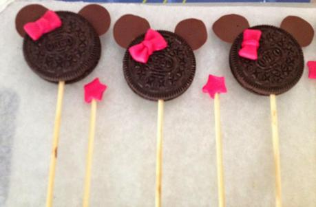 Minnie cookie pops