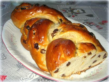 TRECCIA DI PAN BRIOCHES CON L'UVETTA