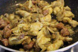 pollo curry e funghi