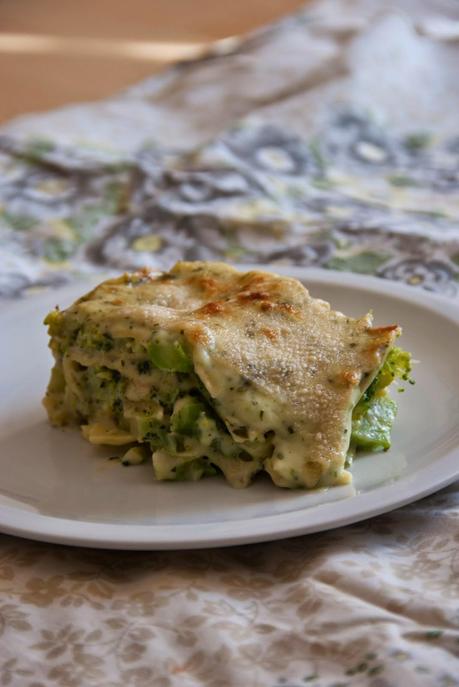 Lasagna ai broccoli, aglio ed erbette