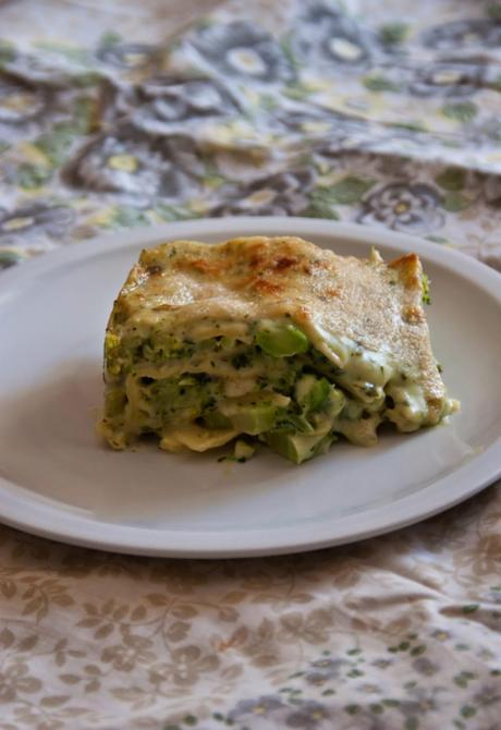 Lasagna ai broccoli, aglio ed erbette