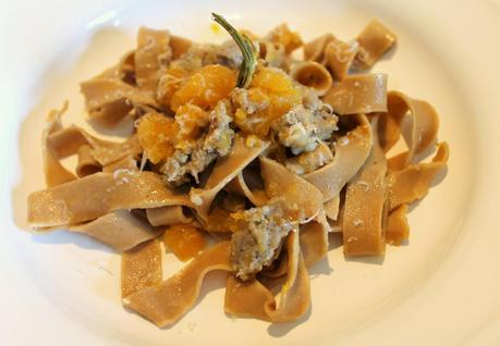 Tagliatelle di Castagne con Zucca, Salsiccia e Rosmarino