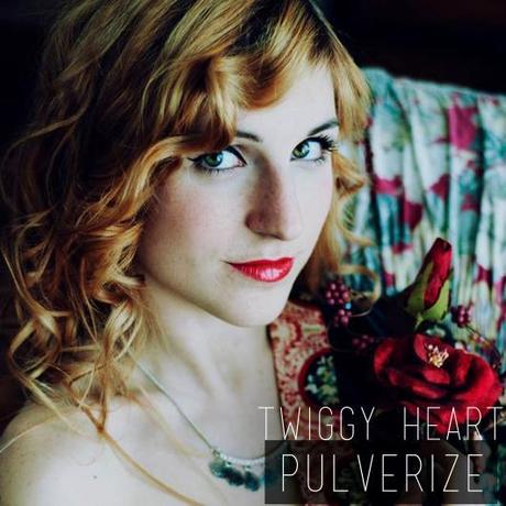 Twiggy Heart , lo spirito dolce e ribelle contenuto nel primo singolo  Pulverize