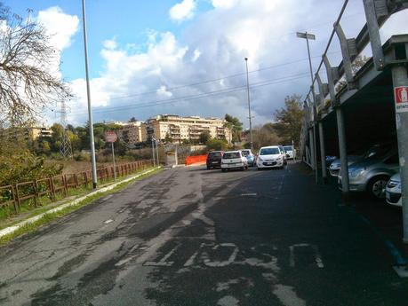 Stazione Nuovo Salario della linea Orte-Fiumicino. Oltre il livello di guardia. Tante foto per ribadire che a Roma chi usa il mezzo pubblico deve essere umiliato