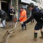 Gli Angeli del Fango di oggi in azione a Genova