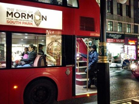 Imperativi per l'imminente post-Atac: facciamo pagare alla gente il biglietto del bus e cambieremo la testa delle persone. Storie da New York, Firenze e Londra