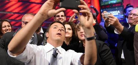 Renzi, la D'Urso, il pubblico: i selfie dell'Italia