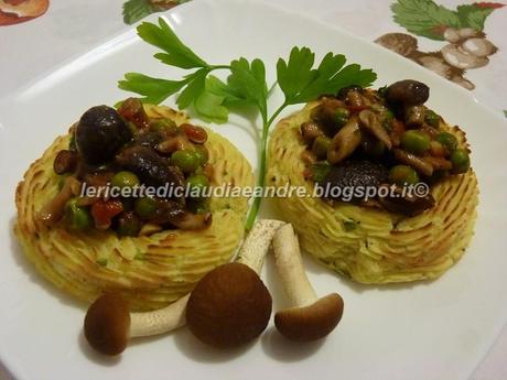 Cestini di patate con pioppini, pisellini e pomodori