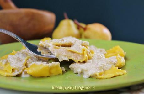 Tortelli di Zucca con Pere e Taleggio in Salsa di Noci