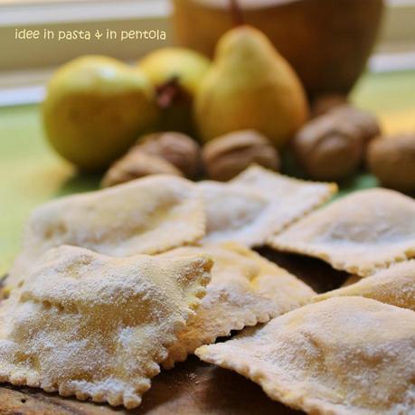 Tortelli di Zucca con Pere e Taleggio in Salsa di Noci