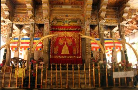 Tempio del Dente, Kandy, Sri Lanka, viaggiandovaldi