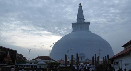 Ruvanvelisaya Dagoba, anuradhapura, sri lanka, viaggiandovaldi