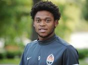 Luiz Adriano come Messi