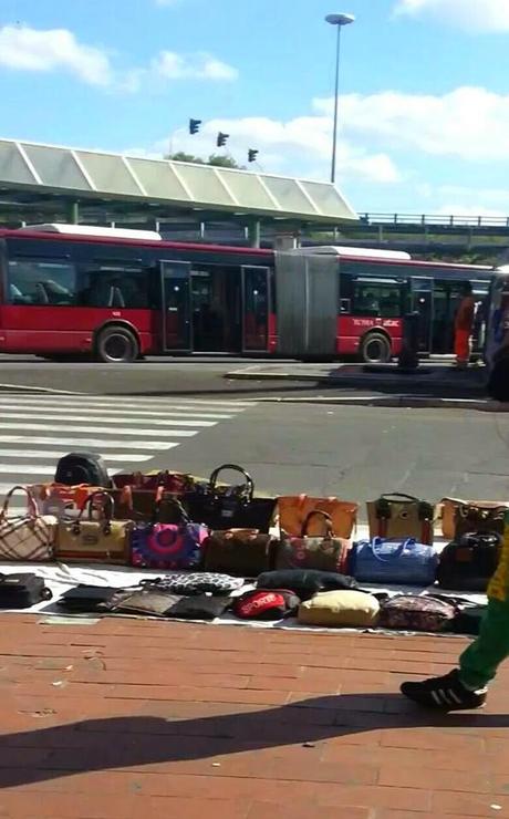 Ponte Mammolo. Venti foto per raccontarvi come può essere ridotto un importante nodo di trasporti urbani in una capitale di un paese del G8. Immagini che dovrebbero fare il giro del pianeta