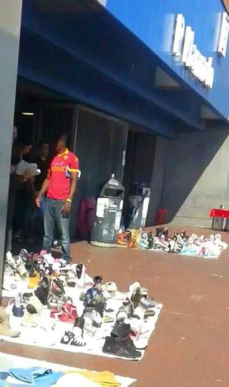 Ponte Mammolo. Venti foto per raccontarvi come può essere ridotto un importante nodo di trasporti urbani in una capitale di un paese del G8. Immagini che dovrebbero fare il giro del pianeta