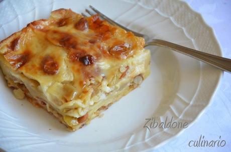 Lasagne all'uva caramellata con besciamella al taleggio, culatello e mandorle