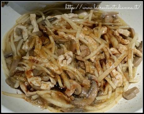 Ricetta cinese: Pollo con funghi e bambù.