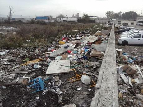 Venti foto allucinanti dal campo nomadi di Salone. Quello che stamattina è andato a fuoco