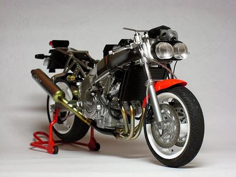 Yamaha FZR 750R OW-01 by Luyan Wen (Tamiya)