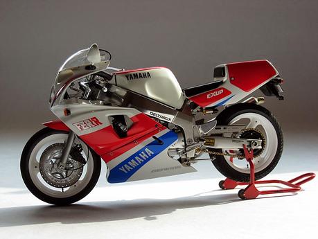 Yamaha FZR 750R OW-01 by Luyan Wen (Tamiya)