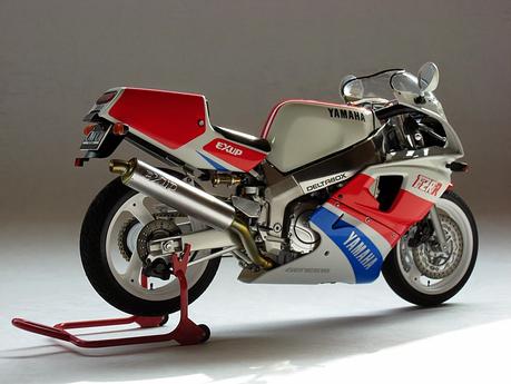 Yamaha FZR 750R OW-01 by Luyan Wen (Tamiya)