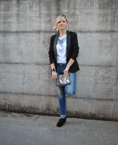 outfit jeans giacca nera con reverse in pelle felpa ricamata e stringate lucide maschili jeans fornarina borsa falabella stella mccartney scarpe stringate abbinamenti scarpe stringate come indossare le scarpe stringate outfit giacca maschili come indossare la giacca maschili outfit jeans skinny e felpa ricamata orecchini majique bianchi acconciatura chignon lateral fashion blogger italiane fashion blogger bionde fashion blogger milano mariafelicia magno mariafelicia magno fashion blogger colorblock by felym majique london earrings falabella bag how to wear lace uo shoes outfit autunnali outfit ottobre 2014 outfit manlike