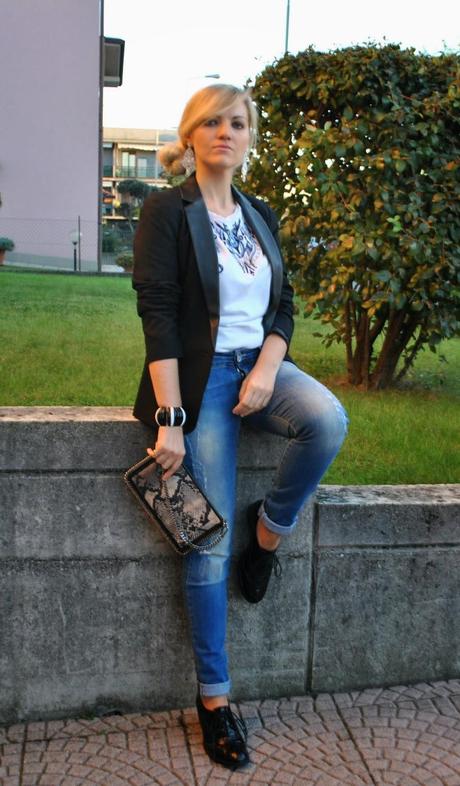 outfit jeans giacca nera con reverse in pelle felpa ricamata e stringate lucide maschili jeans fornarina borsa falabella stella mccartney scarpe stringate abbinamenti scarpe stringate come indossare le scarpe stringate outfit giacca maschili come indossare la giacca maschili outfit jeans skinny e felpa ricamata orecchini majique bianchi acconciatura chignon lateral fashion blogger italiane fashion blogger bionde fashion blogger milano mariafelicia magno mariafelicia magno fashion blogger colorblock by felym majique london earrings falabella bag how to wear lace uo shoes outfit autunnali outfit ottobre 2014 outfit manlike