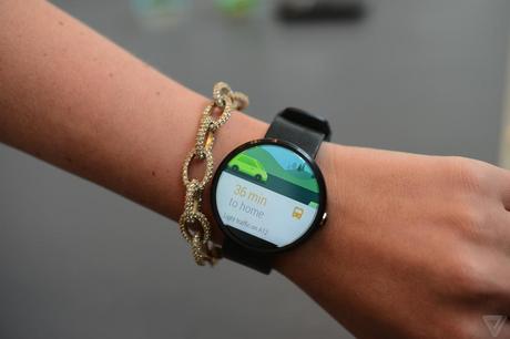 Moto 360: commercializzazione in Italia rimandata a gennaio