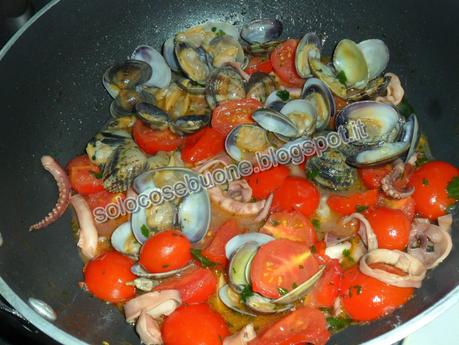 Calamarata con vongole e totani