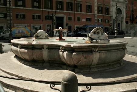 Fontana Piazza Colonna 3