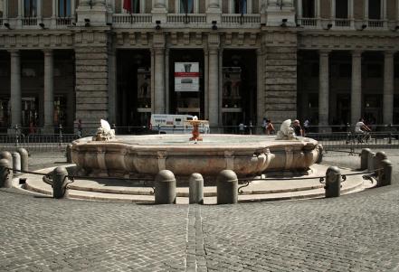 Fontana Piazza Colonna 1