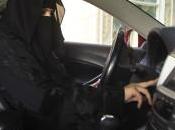 Arabia Saudita donne tornano sfidare divieto alla guida. Domani metteranno volante